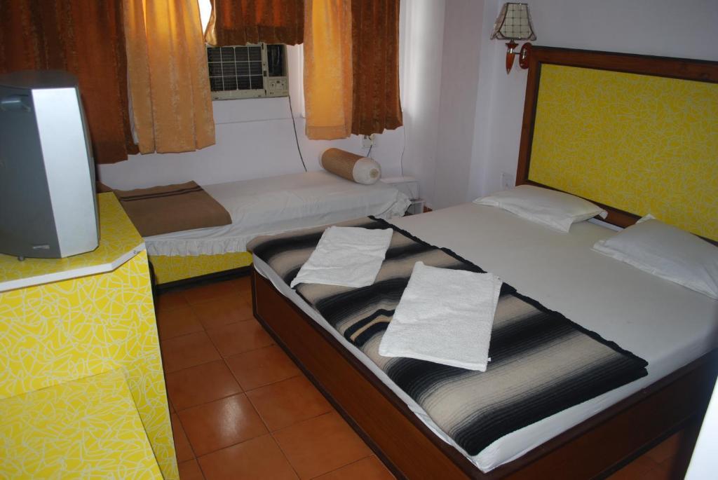 Charans Guest House Lucknow Room photo