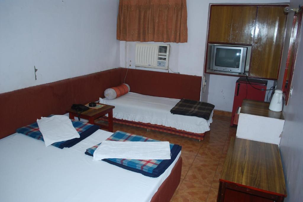 Charans Guest House Lucknow Room photo